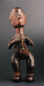 Stojící postava evropského muže držícího dýmku, jihovýchodní Afrika, konec 19. století (dřevo) od African