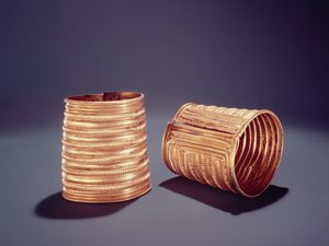 Pár náramků, z Derrinboy, hrabství Offaly, střední doba bronzová od Age Bronze