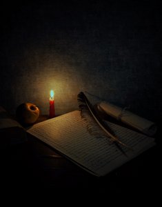 Tichá pracovna při svíčkách od Ahmed Idris