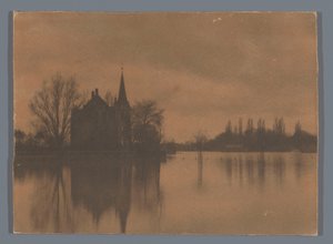 Pohled na venkovský dům nebo malý hrad na vodě, Nizozemsko od Alb. Kapteijn (attributed to)
