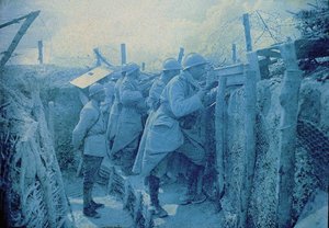 Francouzská naslouchací stanice: vojáci v zákopu na západní frontě, Francie, 1916 (autochrom) od Albert Samama Chikli