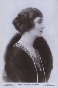 Lady Patricia Ramsay (černobílá fotografie) od Alexander Corbett