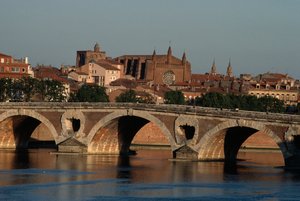 Pont-Neuf nad řekou Garonne, Toulouse, Midi-Pyrenees, Francie