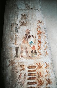 Nástěnná malba zobrazující scénu včelaření, na sloupu hypaetrálního soudu, z hrobky Pabasa, Asasif (foto)