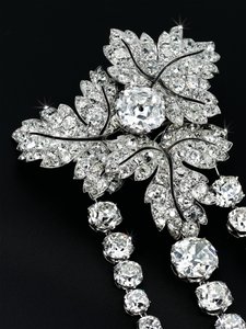 Brož „Listy rybízu“, cca 1855 (diamanty, stříbro a zlato)