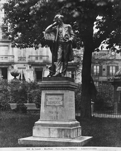 Památník Hectora Berlioze, Square Vintimille, 1884 (kámen a bronz)