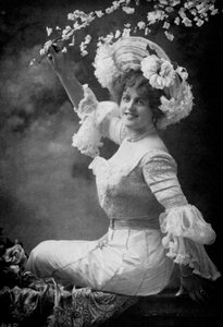 Marie Studholme 1875-1930, anglická divadelní herečka, 1902-1903.