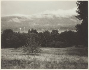 Lake George z kopce od Alfred Stieglitz