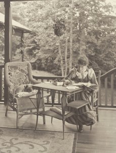 Na verandě, Oaklawn, Lake George od Alfred Stieglitz