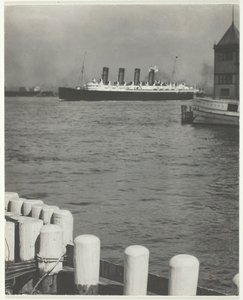 Outward Bound, The Mauretania, 1910, tištěno 191832. od Alfred Stieglitz