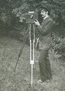 Autoportrét s fotoaparátem, stativem a pistolí, 1886. od Alfred Stieglitz