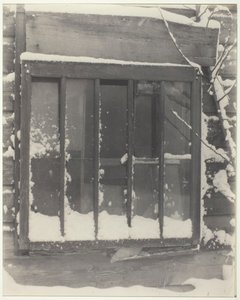 Okno: dřevo, sklo, sníh, 1923. od Alfred Stieglitz