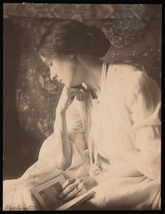 Alice Broughton fotografie Agnes Pelton (č/b fotografie) od Alice Boughton