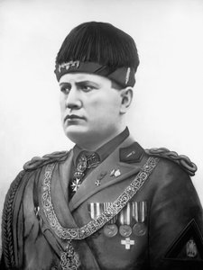 Benito Mussolini (černobílá fotografie)
