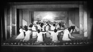Villa Rosa Maltoni Mussolini: vystupující studentky (č/b foto) od Fratelli Alinari