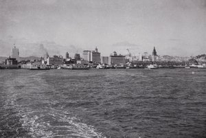 Kalifornie: Panorama San Francisca, z trajektu v jižním Pacifiku (černobílá fotografie)