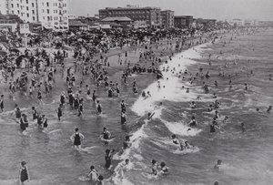 Kalifornie: Venice, oblíbené celoroční plážové letovisko poblíž Los Angeles (černobílá fotografie) od American Photographer (after)