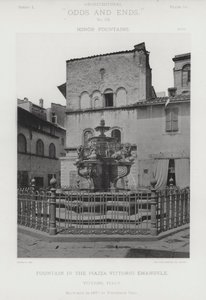 Fontána na náměstí Piazza Vittorio Emanuele, Viterbo, Itálie (černobílá fotografie)