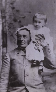 Franklin D Roosevelt, americký politik a 32. prezident Spojených států, jako malé dítě se svým otcem