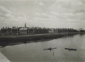 Harvard University: Graduate School of Business Administration z Charles River (č/b foto) od American Photographer (after)