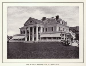 Newport, Rhode Island: Beach Mound, rezidence Benjamina Thawa (černobílá fotografie) od American Photographer (after)