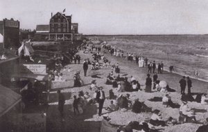 Old Orchard Beach, Maine: Na pláži (černobílá fotografie) od American Photographer (after)