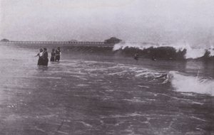 Old Orchard Beach, Maine: Surf (černobílá fotografie) od American Photographer (after)