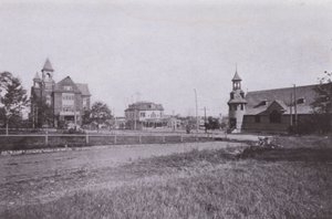 Old Orchard Beach, Maine: radnice a veřejná knihovna; Pošta; Kostel St Margaret