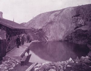 Bazén v Banff Hot Springs, Britská Amerika (černobílá fotografie) od American Photographer (after)