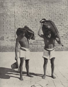 Vodní nosiče v Guanajuato (černobílá fotografie) od American Photographer (after)