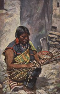 Žena z kmene Moqui pletoucí košíky, Arizona, USA (barevné foto) od American Photographer