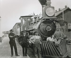 Nákladní vlak Central Pacific Railway s posádkou v Mill City, Nevada od American Photographer