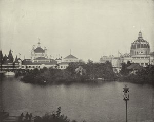 Přes zalesněný ostrov, severovýchod od American Photographer