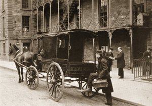 Ambulance v nemocnici Bellevue, New York City, 1896 od American Photographer