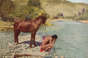 Apache Warrior, Rio Navaho, Arizona (barevná fotografie)