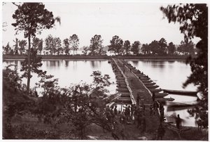 Building Quarters ve Fort Brady, kolem roku 1865 (stříbrný tisk alba ze skleněného negativu) od American Photographer