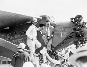 Kapitán a paní P Erwinová při odhalení Dallas Spirit na Love Field, 6. srpna 1927 od American Photographer