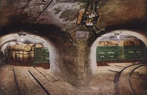 Chicago: Podzemní tunel na křižovatce ulic, naložené nákladní vozy (barevné foto) od American Photographer