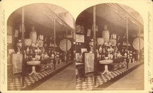 Sbírka japonských váz, uren a zástěn, Japonský dvůr, Mezinárodní výstava ke stému výročí založení Japonska od American Photographer