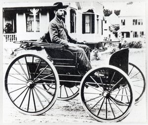 První americký automobil navržený a vyrobený Charlesem a Frankem Duryeovými od American Photographer