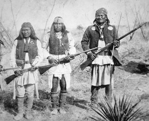Geronimo a tři jeho apačští válečníci od American Photographer