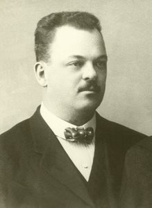 Gideon Sundback (čb fotografie) od American Photographer