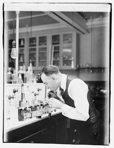 Chemik Internal Revenue Bureau G.F. Beyer od American Photographer