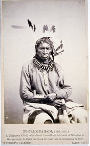 NE-BAH-QUAH-OM, velký pes, náčelník Chippewa, nabídl bojovat proti Siouxům v Minnesotě od American Photographer