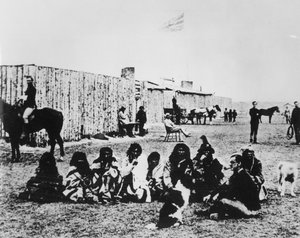 Severozápadní jízdní policie ve Fort Calgary v roce 1876 (černobílá fotografie) od American Photographer