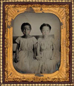Portrét dvou dívek, asi 1860 (foto) od American Photographer