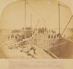 South Gate House of the New Reservoir, Central Park, během výstavby (tisk alba) od American Photographer