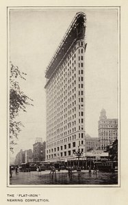 "Flat-Iron" se blíží k dokončení (čb foto) od American Photographer