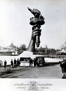 Ruka a pochodeň Sochy svobody, 1876 od American Photographer