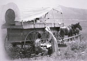 Typický pionýrský krytý vůz (černobílá fotografie) od American Photographer